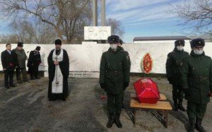 В Майском казаки перезахоронили останки освободителя города