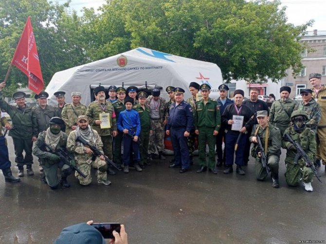 В День России военнослужащие и Зауральские казаки провели совместное мероприятие !